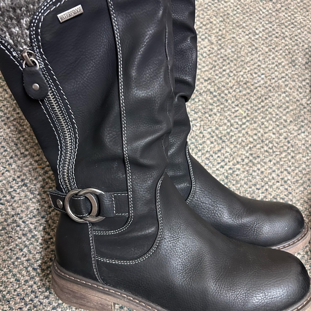 Stylish Black Ankle Boots with Buckle Detail